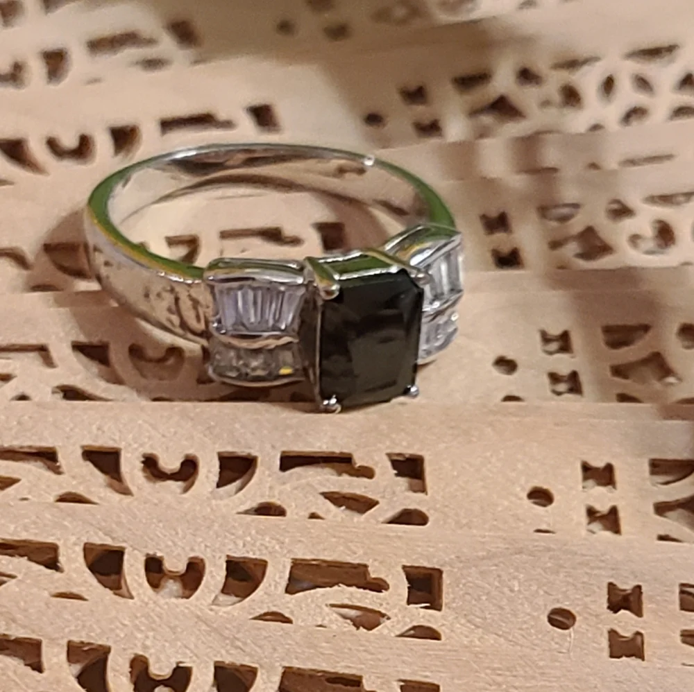 Size 9 black stone very pretty